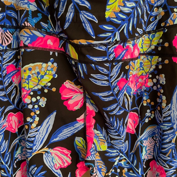 Lilly Pulitzer Luxletic Set with Blue and Pink Accents - Picture 14 of 14